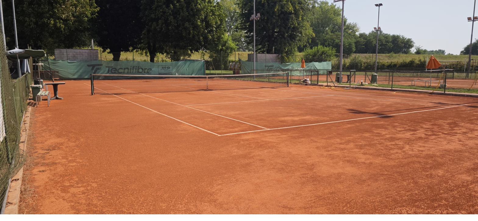 Campo 1, scoperto in terra battuta